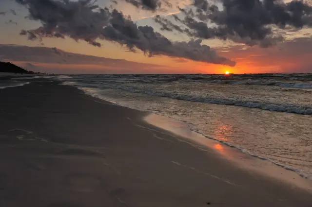 Plaża Białogóra lato 2026 - piękny widok na morze